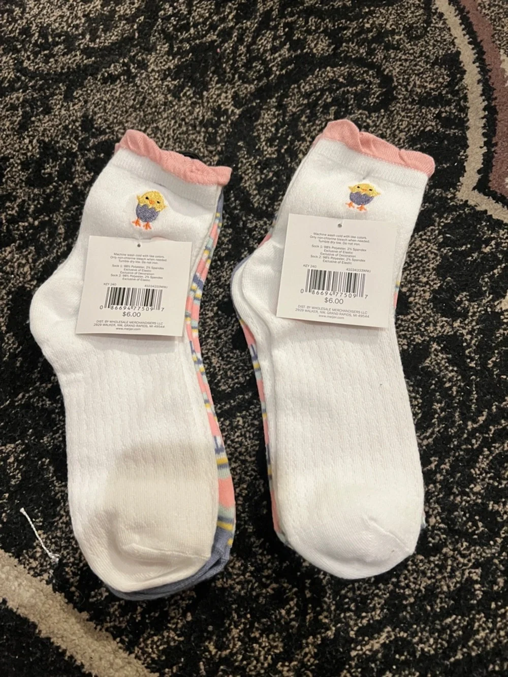 NWT 4 pairs floral chick women’s socks (Sz4-10)